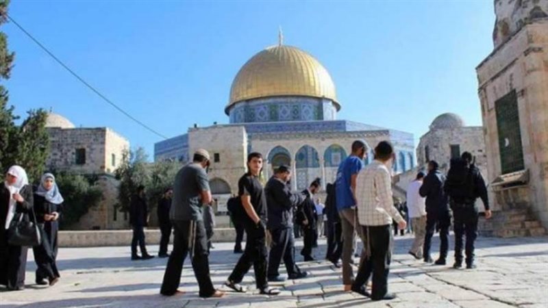 مستوطنون يقتحمون