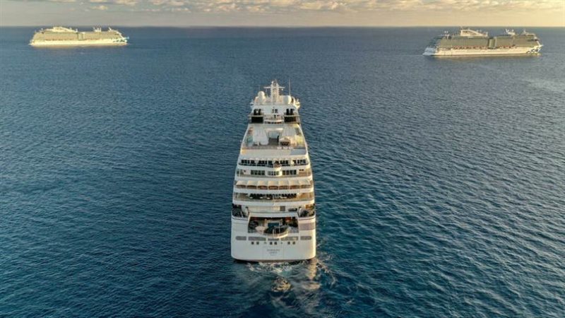 سفن سياحية قرب سواحل