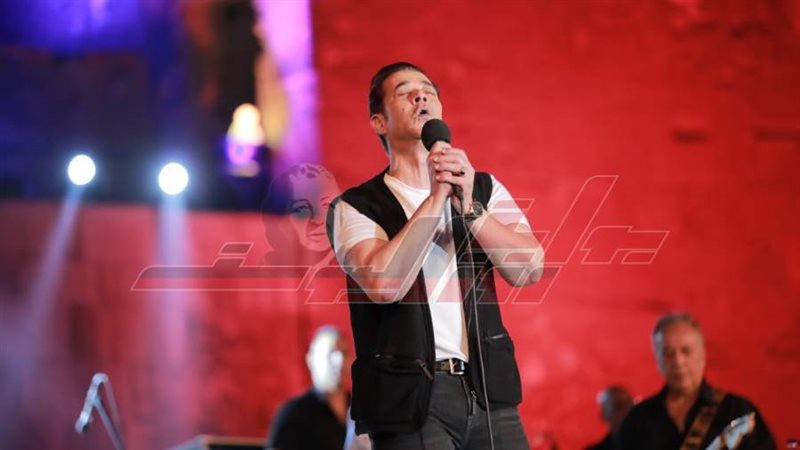 مدحت صالح يضئ مهرجان