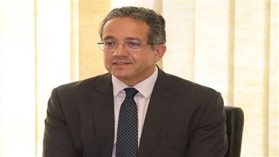 وزير السياحة والآثار يتابع الموقف التنفيذي لنقل القطع الثقيلة بالمتحف الكبير