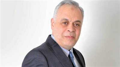 أشرف زكى يتقدم ببلاغ للنائب العام ضد مجهول انتحل شخصية فنان شهير