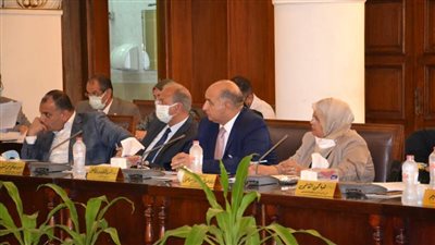 البدء فى تطعيم الطلاب الجدد ضد كورونا خلال إجراء الكشف الطبي  