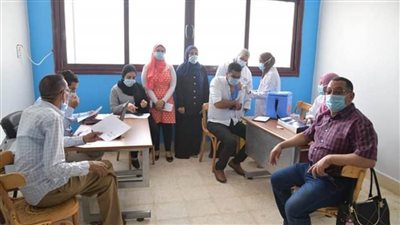 حملة للتطعيم ضد فيروس كورونا للعاملين بجامعة الوادي الجديد