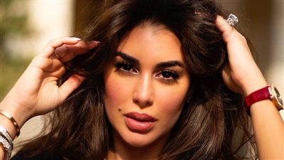 شاهد تألق ياسمين صبري بالفستان الأحمر بمهرجان فينيسيا السينمائي