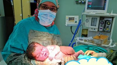 عملية قيصرية عاجلة بقنا الجامعي لولادة طفل يزن 6 كيلو جرامات