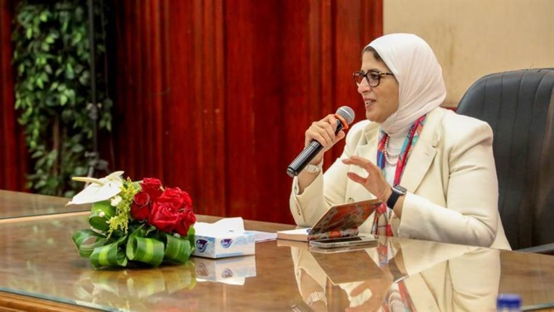 وزيرة الصحة خلال
