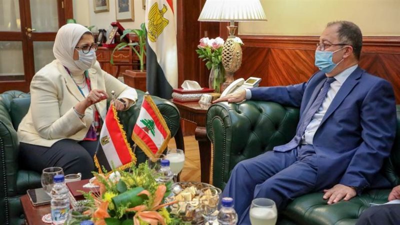 وزيرة الصحة مع السفير