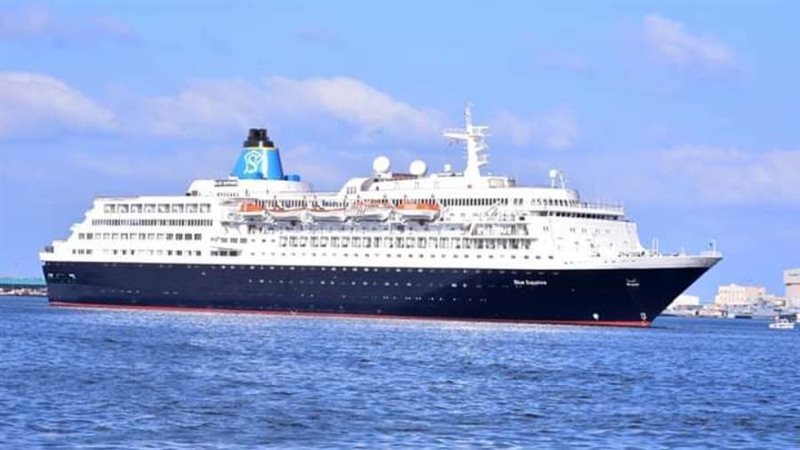 احدى السفن السياحية