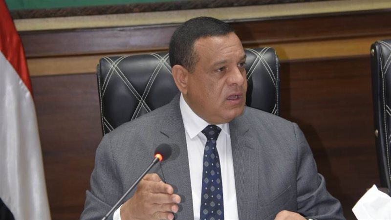 محافظ البحيرة يشيد