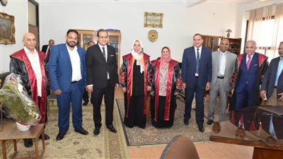 جامعة سوهاج تمنح باحثة درجة الماجستير عن رسالة التحليق الحيوي لجزيئات الفضة النانوية