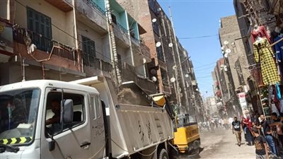 حملات لإعادة الانضباط بالشوارع ورفع كفاءة النظافة بمنطقة القيسارية بحي غرب بأسيوط