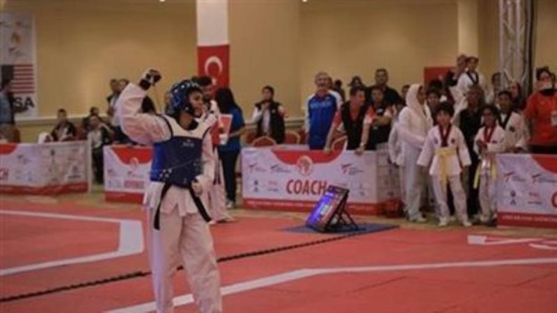 سلمي على لاعبة منتخب