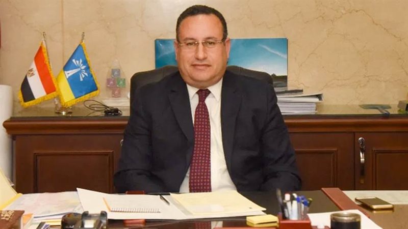 الدكتور عبد العزيز