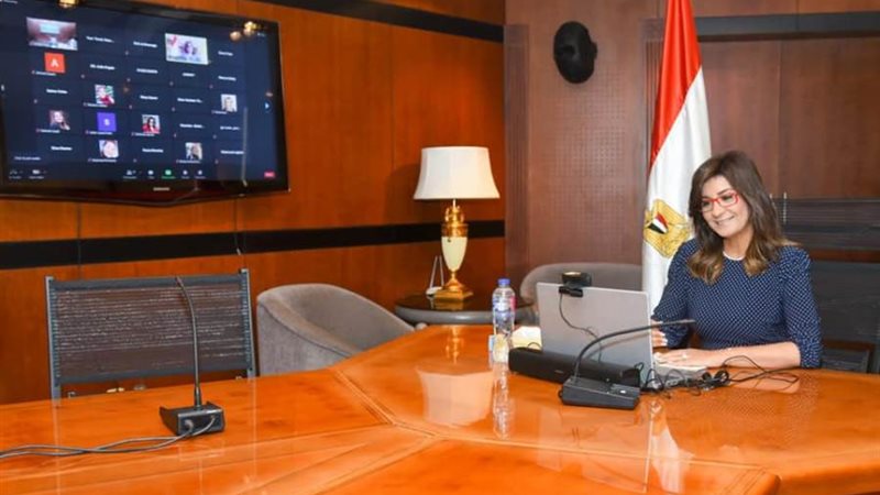 وزيرة الهجرة خلال