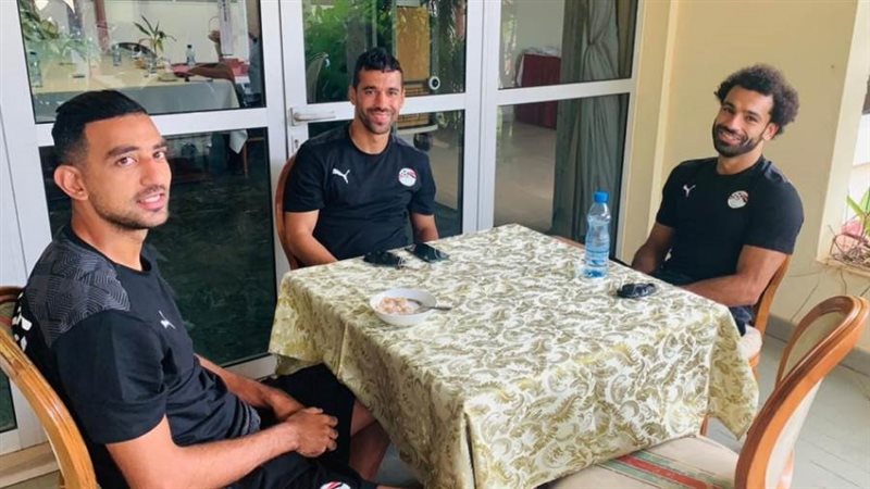 محمد صلاح يصل الجابون