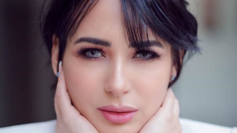 الفنانة ساندي