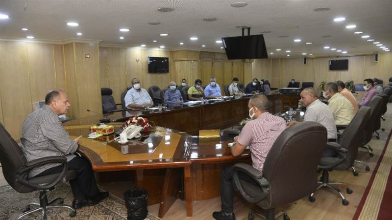 جانب من اجتماع المحافظ