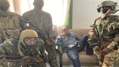 غينيا: وقف العمل بالدستور واعتقال الرئيس كوندي