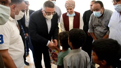  محافظ البحر الأحمر يفتتح أعمال التطوير بقرية النصر بسفاجا