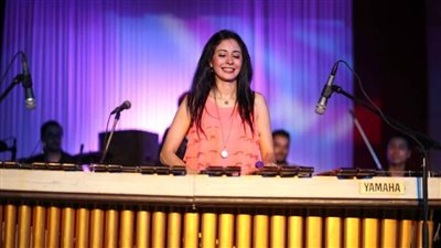 عازفة الماريمبا نسمة عبد العزيز بمسرح النافورة.. الجمعة