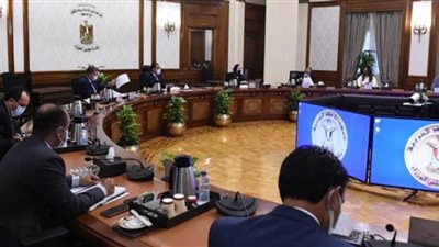رئيس الوزراء يتابع خطوات إطلاق استراتيجية صناعة السيارات فى مصر