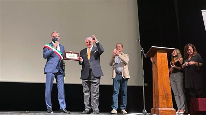 تكريم زاهي حواس