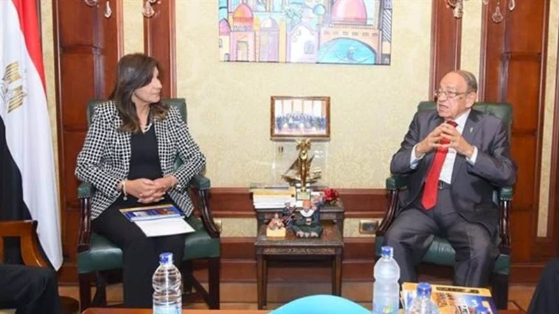 السفيرة نبيلة مكرم