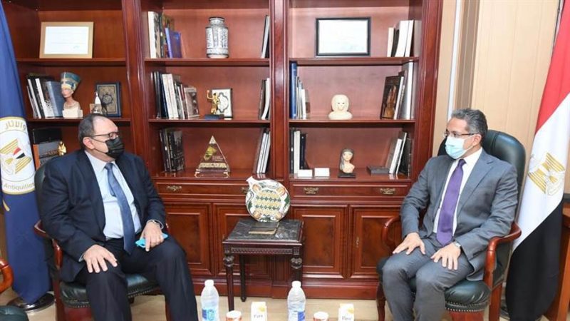 وزير السياحة يستقبل