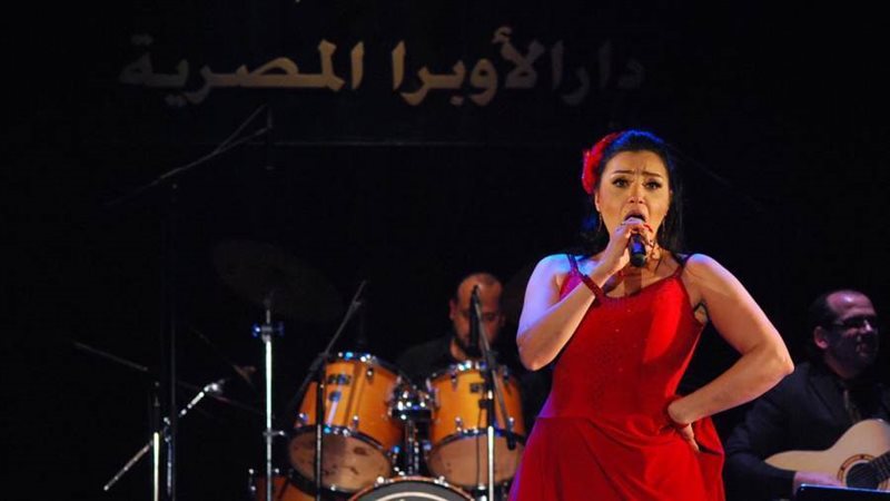 منى بوركهارد