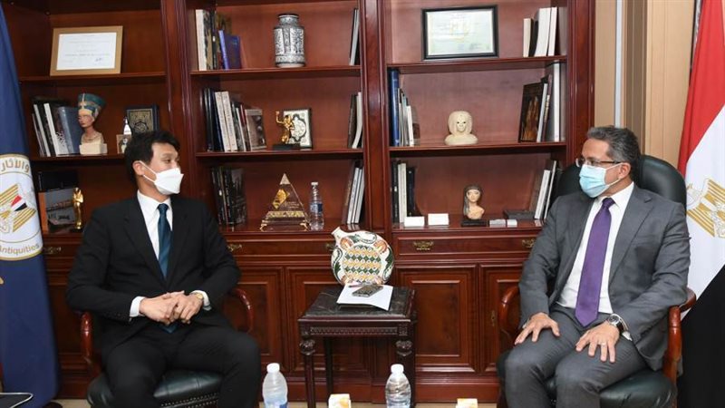 العنانى يلتقى سفير