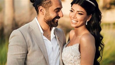 كارولين عزمي تطل مع خطيبها لأول مرة