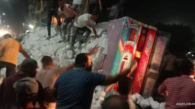 مصرع شخص وإصابة اثنين آخرين انقلبت عليهم مقطورة بالدقهلية