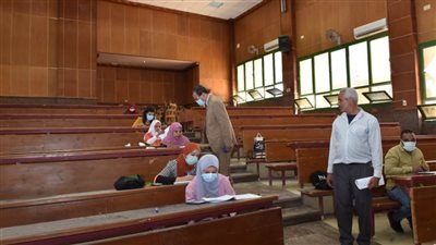 تواصل امتحانات الدراسات العليا والماجستير المهني MPA بتجارة سوهاج 