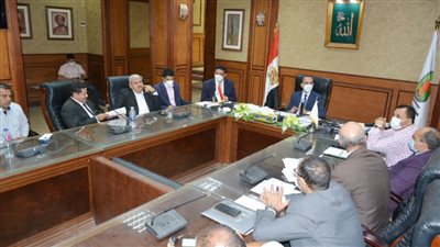 نائب محافظ سوهاج يترأس اجتماع لجنة تفعيل قانون تنمية المشروعات 