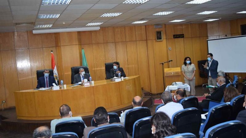 محافظ المنيا خلال