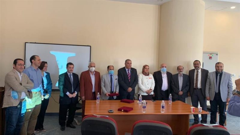 المشاركون فى اللقاء