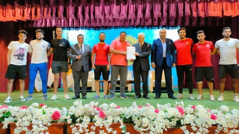 جانب من شباب الجامعات