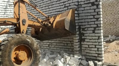 حملات للنظافة وإزالة التعديات وتطعيم العاملين ضد كورونا بمحليات بنى سويف 