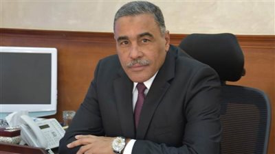 محافظ مطروح يتفقد محطة تنقية المياه بقرية المراقي بواحة سيوة