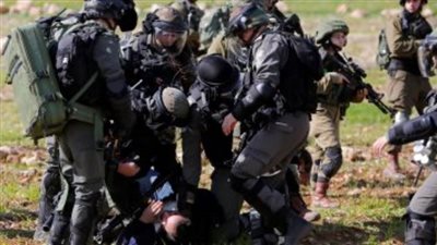 الاحتلال الإسرائيلي يعتقل خمسة من أقارب الأسرى الهاربين من سجن 