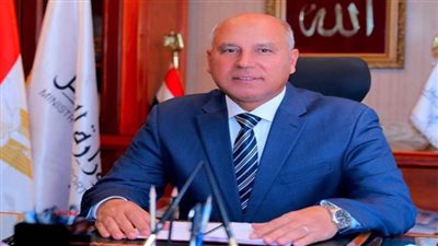 وزير النقل للعاملين بميناء دمياط: لا تهاون مع المخطئ والمتهاون وفقاً لمبدأ الثواب والعقاب