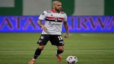 ساو باولو يتخلى عن داني ألفيش