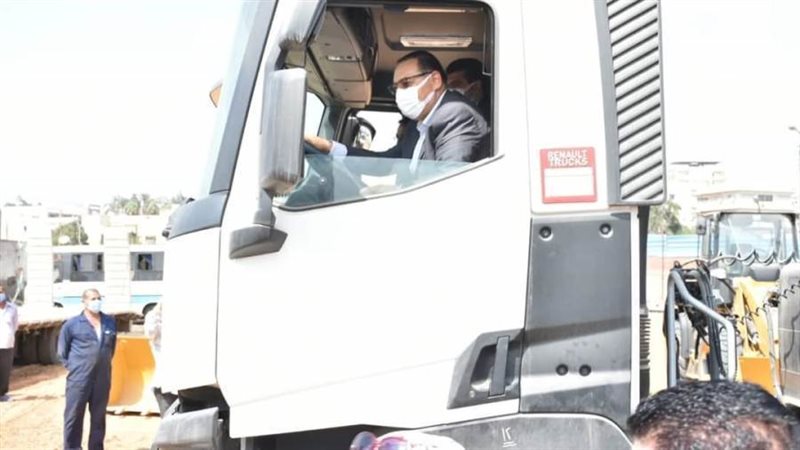 محافظ الشرقية يقود