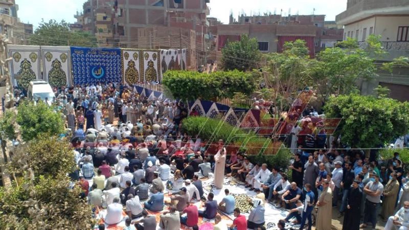 المشاركون في جنازة