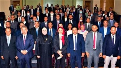 بدء تنفيذ خطة شاملة لإعادة هيكلة المركز وتصعيد الشباب لتولي المناصب القيادية