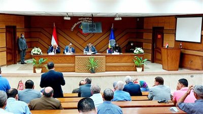 محافظ البحيرة يوجه بإعداد تقرير يومي عن معدلات تطعيم المواطنين ضد كورونا