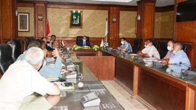 تحرير 4 آلاف عقد لتقنين الأراضي بسوهاج