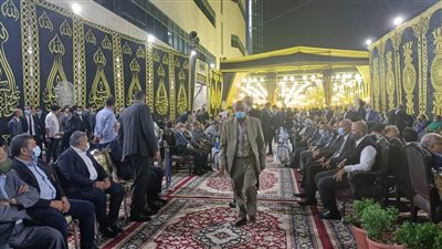 حشود كبيرة وتوزيع المصاحف في عزاء الحاج محمود العربي بمجمع مصانع قليوب