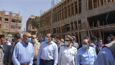 بالصور.. رئيس الوزراء ووزيري التنمية المحلية والإسكان يتفقدون مشروعات 