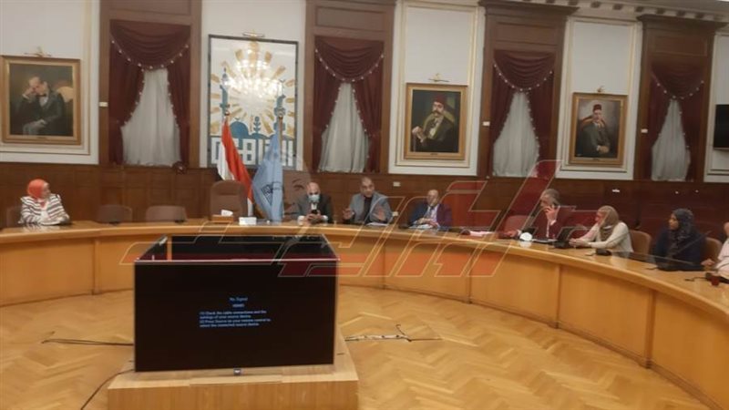 خلال الاجتماع